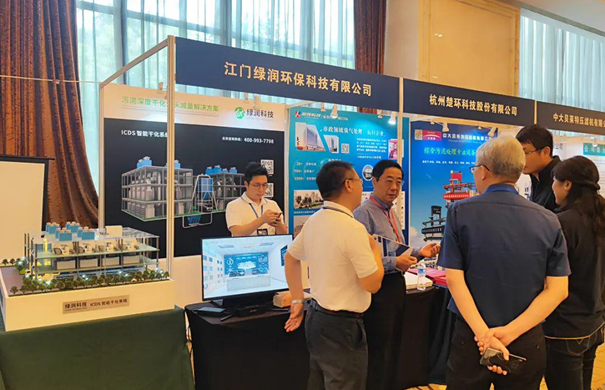 綠潤(rùn)科技展位更是人氣爆棚，咨詢(xún)不斷