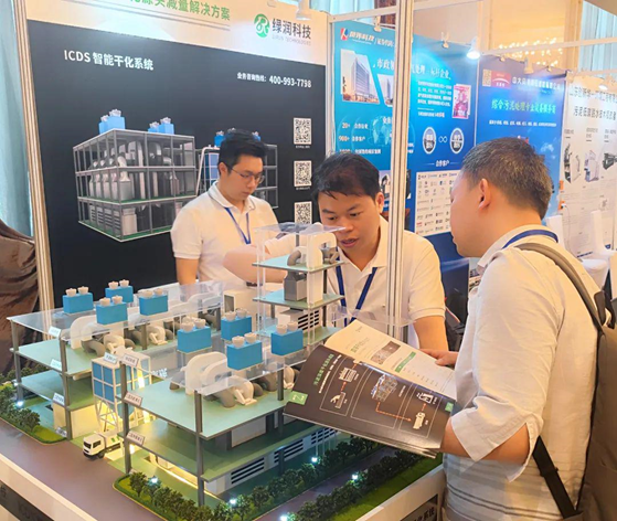 綠潤(rùn)科技展位更是人氣爆棚，咨詢(xún)不斷